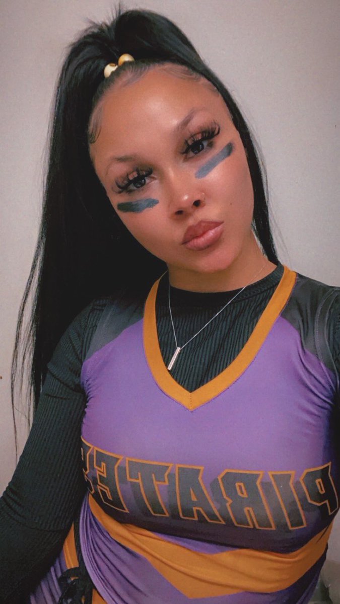domimarie__'s tweet photo. Halloween 2k22. 💜✨ https://t.co/H061SyKjEN