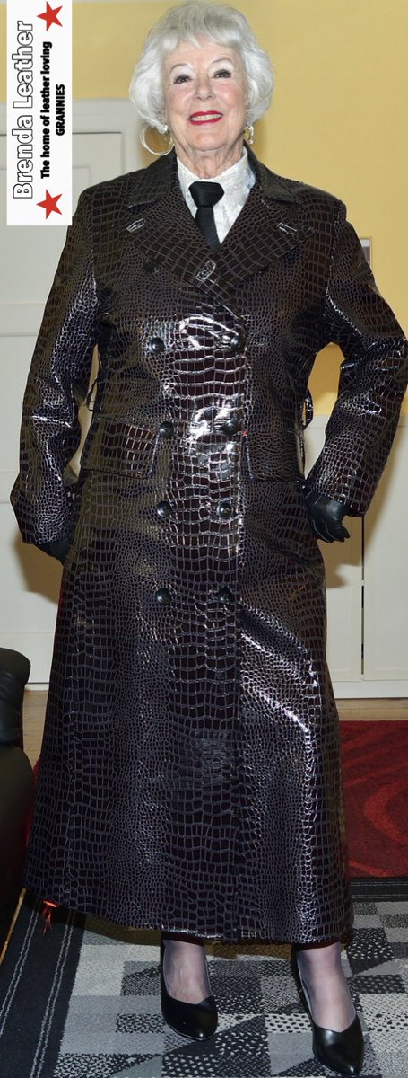 BrendaLeather's tweet photo. Granny Sara in her long leather #fuckcoat #sexygranny https://t.co/9QSdBd7th5
