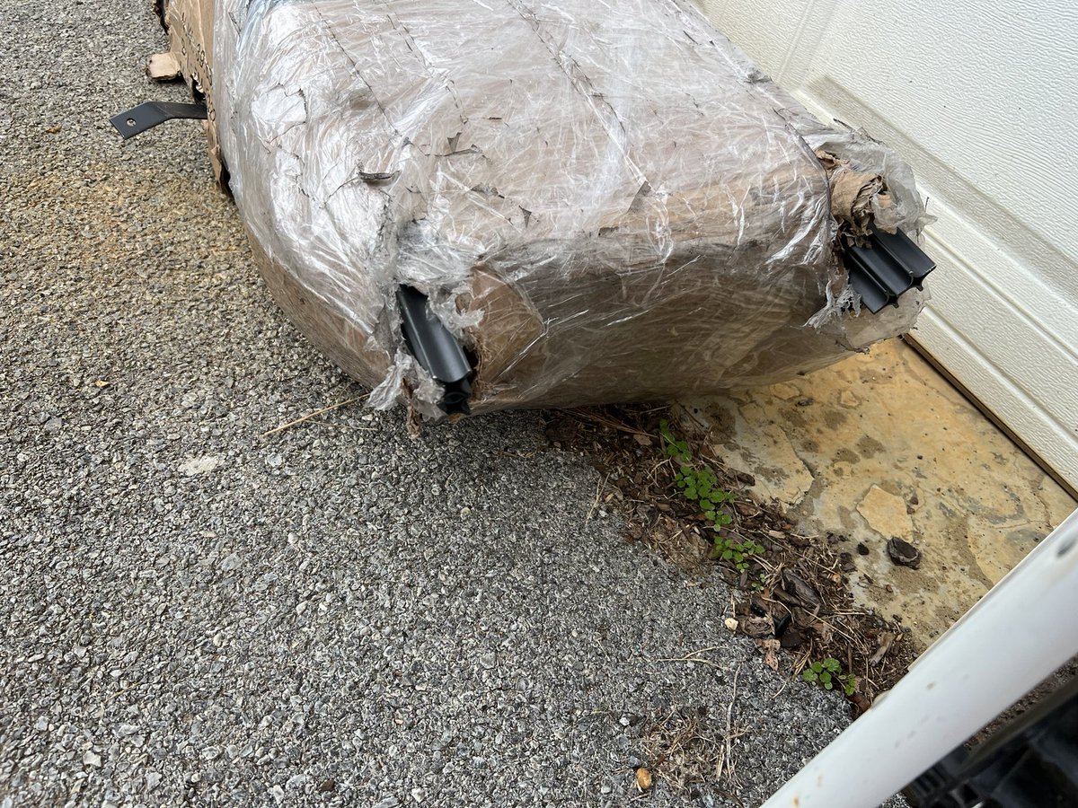 JStoner10's tweet photo. Hey @BassProShops @FedExHelp @FedEx quick question… what the hell is this? https://t.co/E2hAwpvyJa