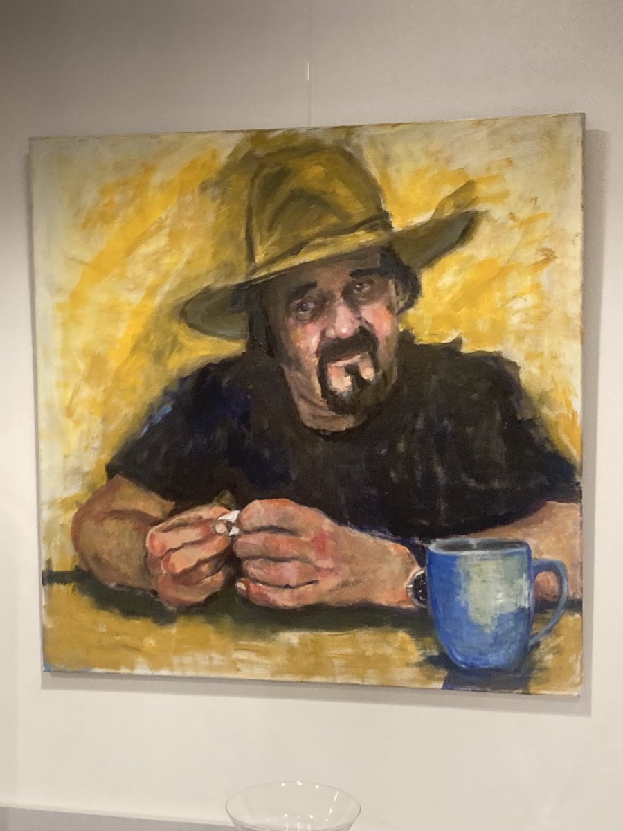 Portret van Heikie Hoeksma in gemeentehuis <a href="/achtkarspelen/">gemeente Achtkarspelen</a> Heikie werkte lang in De Kruidhof en ontwierp zeker drie tuinen. Een groot kunstenaar met een groen hart.