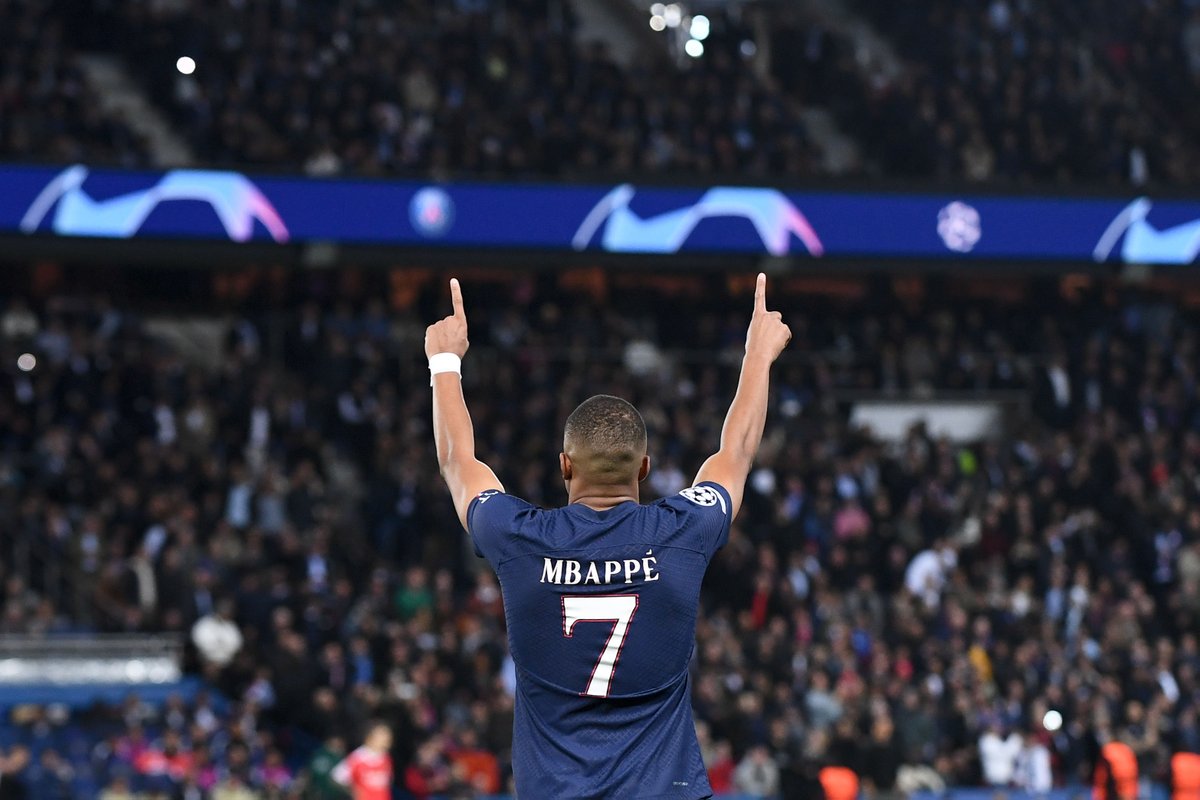 Ligue1_POR's tweet photo. ๐๐๐๐ ๐ซ๐ทโฝ๏ธ๐ฅ
#JUVTOT | #UCL https://t.co/OqKcYD9uQC