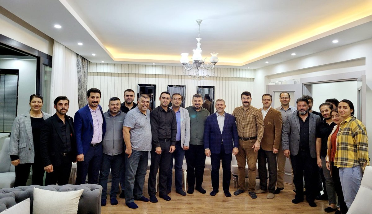 İl Başkanımız <a href="/ademyesildal/">Adem Yeşildal.🇹🇷</a> ve teşkilatımız, Muhammed Emin ve Derya Ezer çiftinin ev sahipliğinde sağlık çalışanlarımız ile bir araya geldiler. Ezer çiftine nazik ev sahipliklerinden dolayı teşekkür ederiz.