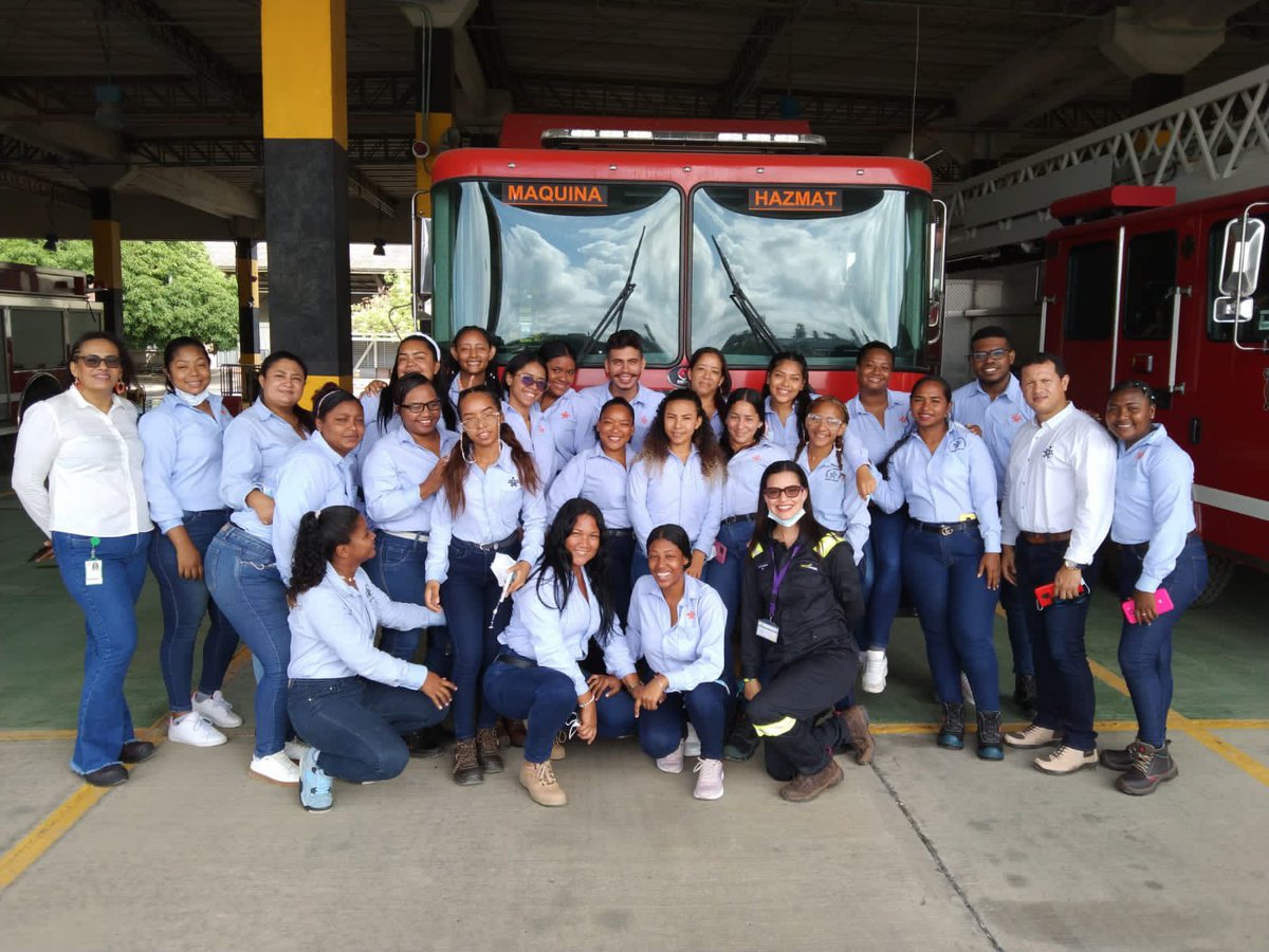 PlataChacon's tweet photo. ✅🤓 El Centro Petroquímico realiza visita pedagógica a las instalaciones de nuestro aliado @ECOPETROL_SA , nuestros aprendices recibieron transferencia de conocimiento en temas relacionados con los procesos administrativos, y charla sobre Los Habilitadores de la Excelencia. 🤩👏 https://t.co/hi7M1sjOfa