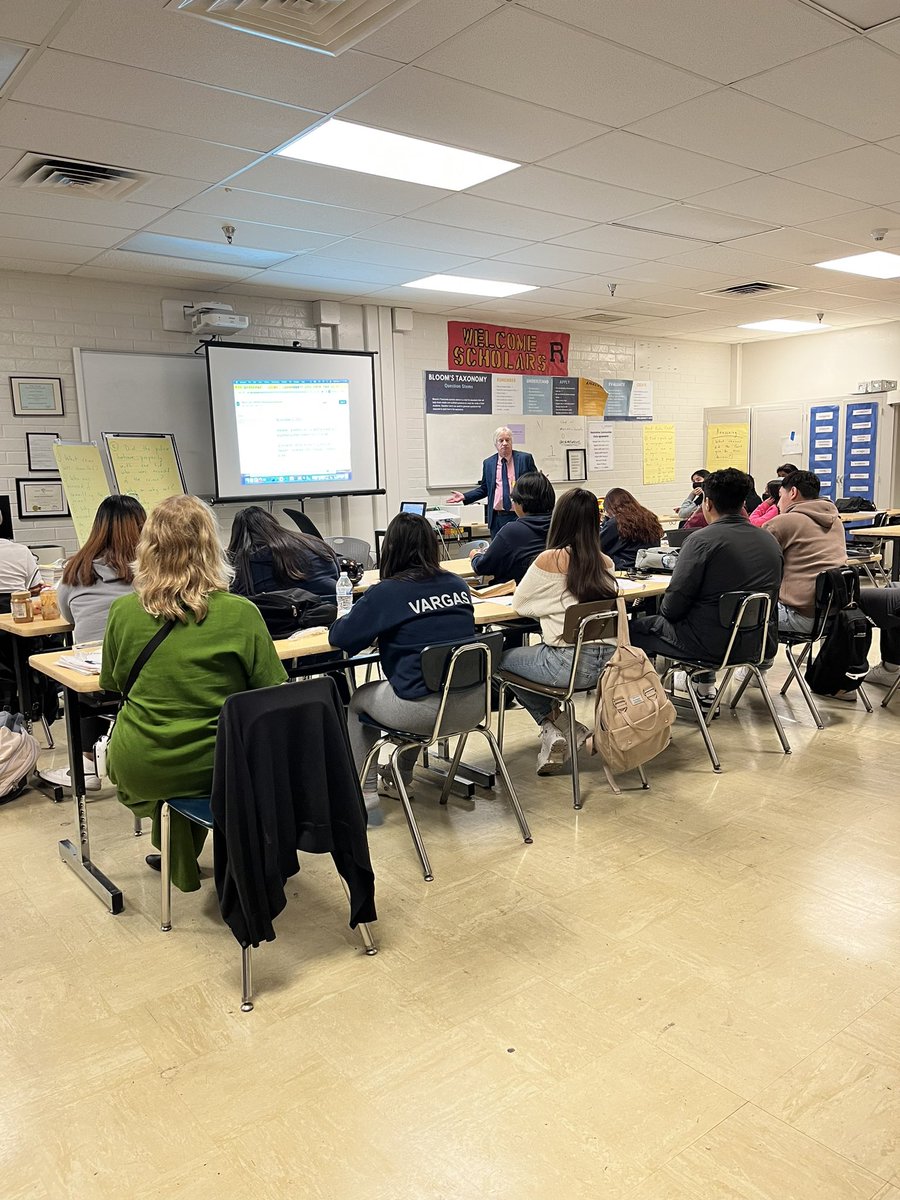 linked_learning's tweet photo. .@roosevelthslaw is bringing the world of law to life in the classroom! Today, we saw #LinkedLearningInAction through guest speakers in Intro to Legal Studies sharing real world examples of trusts, wills, and the laws that govern them. #StudentsUnlimitedLosAngeles https://t.co/SgAzy8xkgA