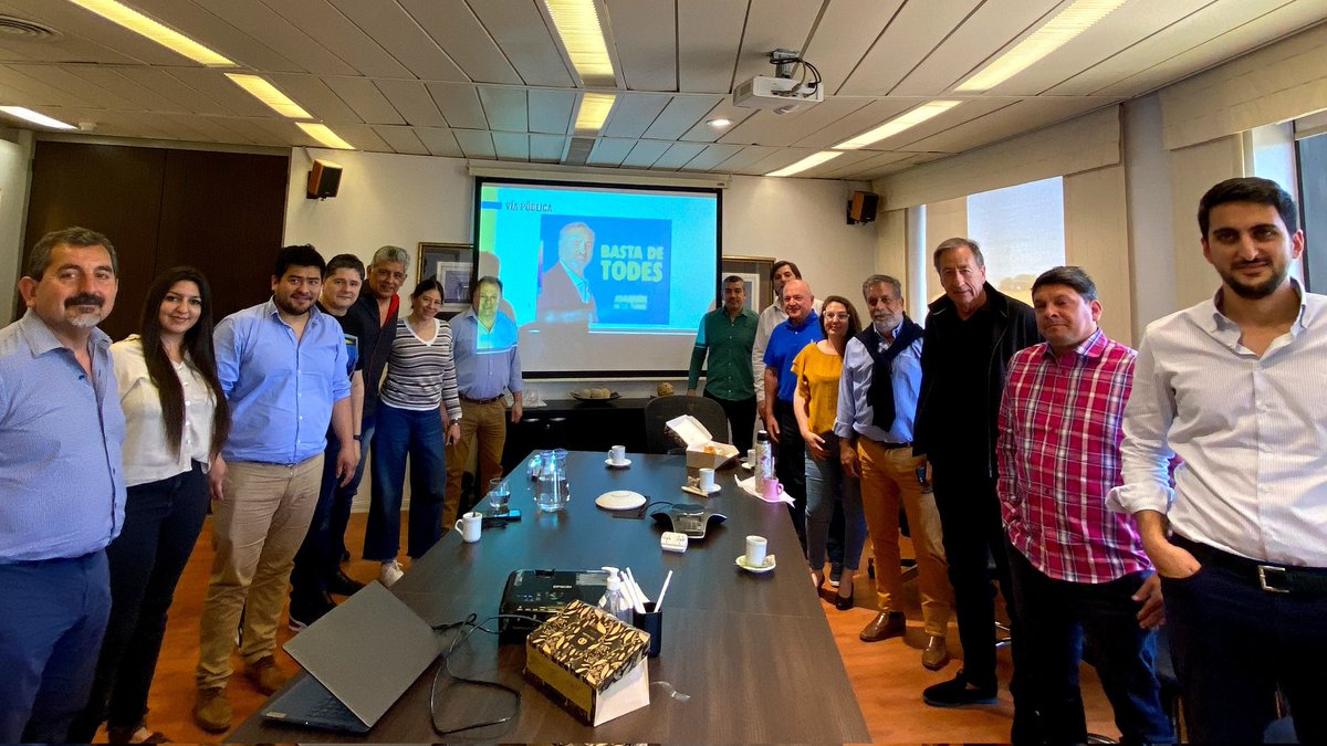 Jornada de trabajo con referentes de la 1ra y 3ra sección electoral. Tenemos equipo en toda la provincia, no hay que salir a inventarlo. #EquipoDeJoaquin