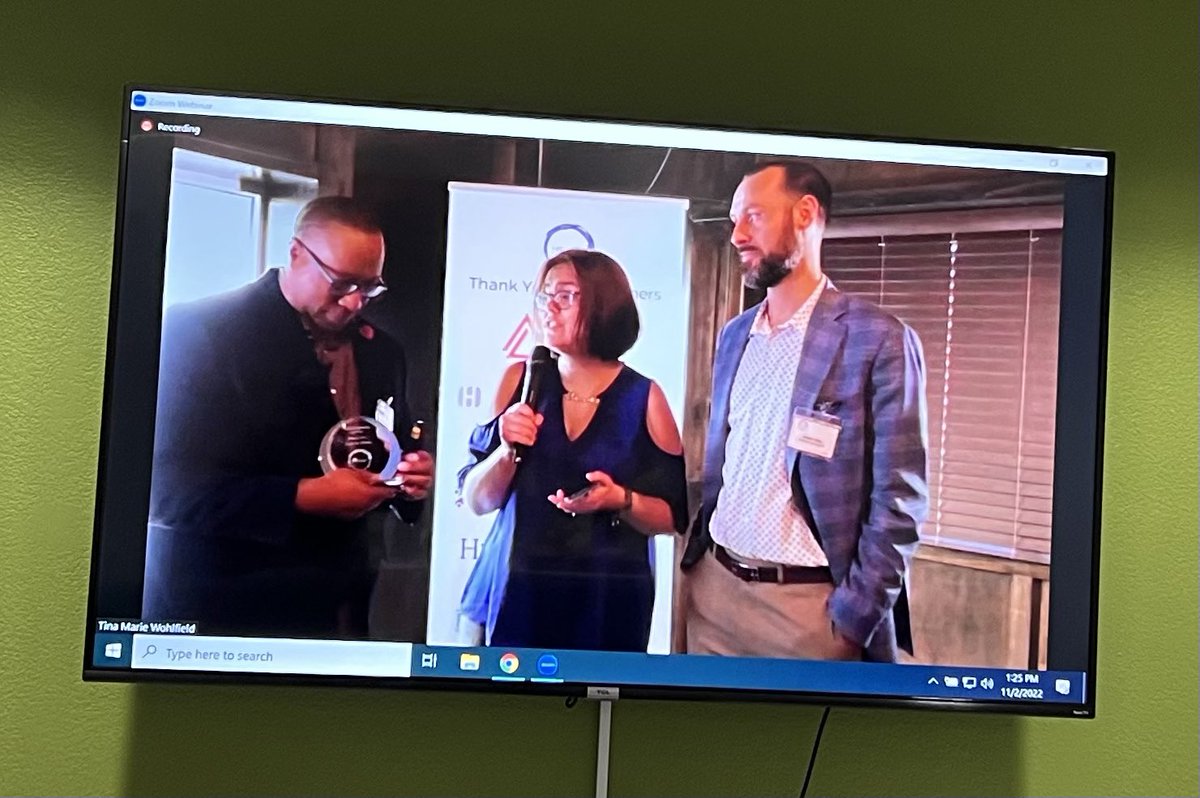 AskHRAnswers's tweet photo. #RockThat 🔥🔥🔥 @TMWohlfield What an incredible 1st Award to give. @ShawnLeeStudios #DEIB #HRCommunity #HRUnite https://t.co/TsJTMePGR0