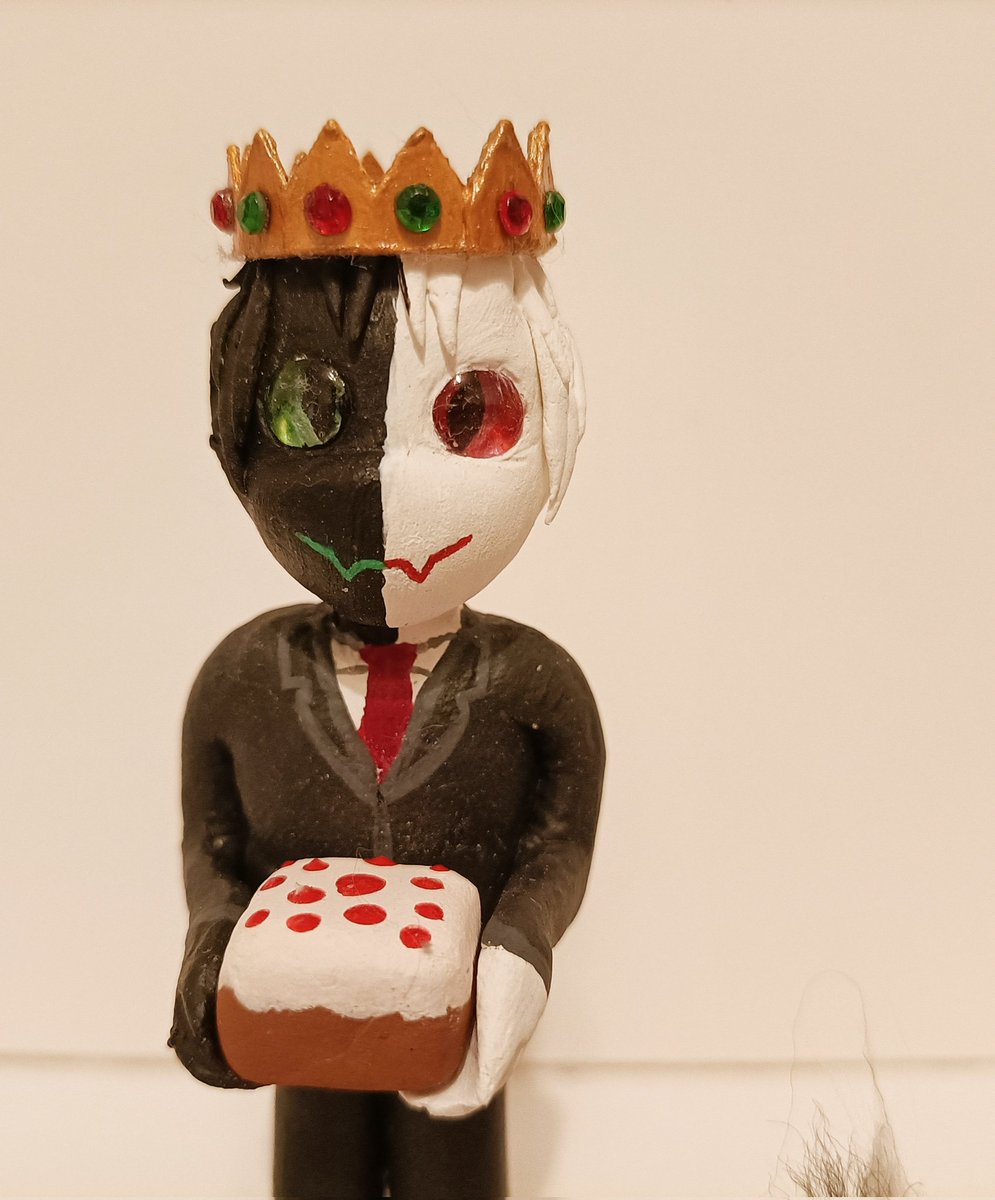 _shadowphoenix0's tweet photo. A little guy with a cake for you.

#happybirthdayranboo #ranboofanart #ranbooart https://t.co/DP8h1g06oJ