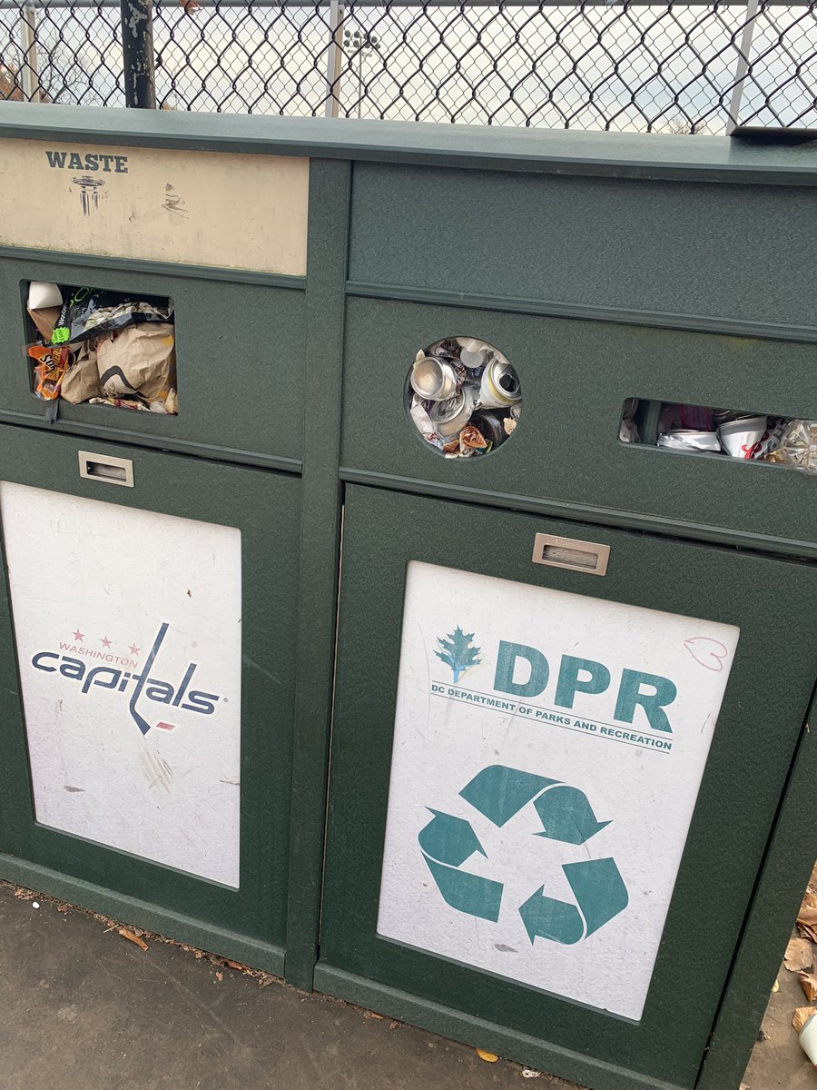 katyzthomas's tweet photo. @DCDPR @311DCgov @DCDPW not sure who’s responsible to empty these garbage cans, but they’ve been full awhile #watkinsrec #rushrink https://t.co/nt3yG8jd2D