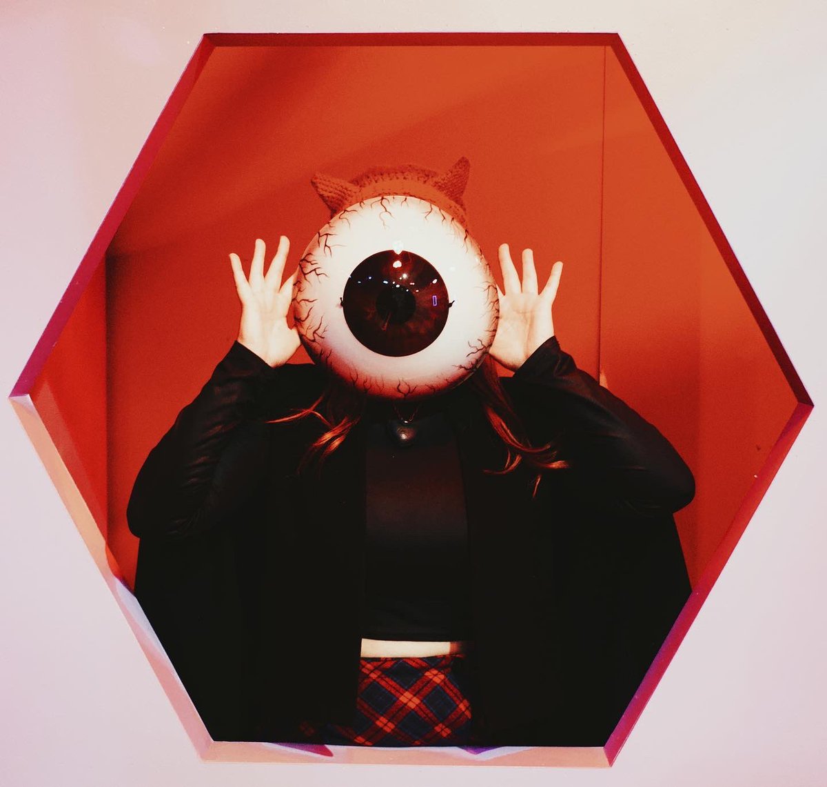 holywarsmusic's tweet photo. Everyone Is Staring https://t.co/SWegMdB5gt