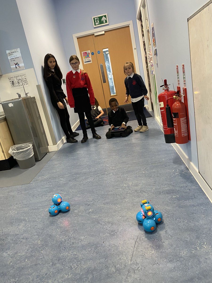 RosebankPS's tweet image. Celebrating #YoungSTEMLeaderWeek by looking at some of activities our super YSL’s have led so far this year. #codeandgomouse #dotanddash #indi #makedo