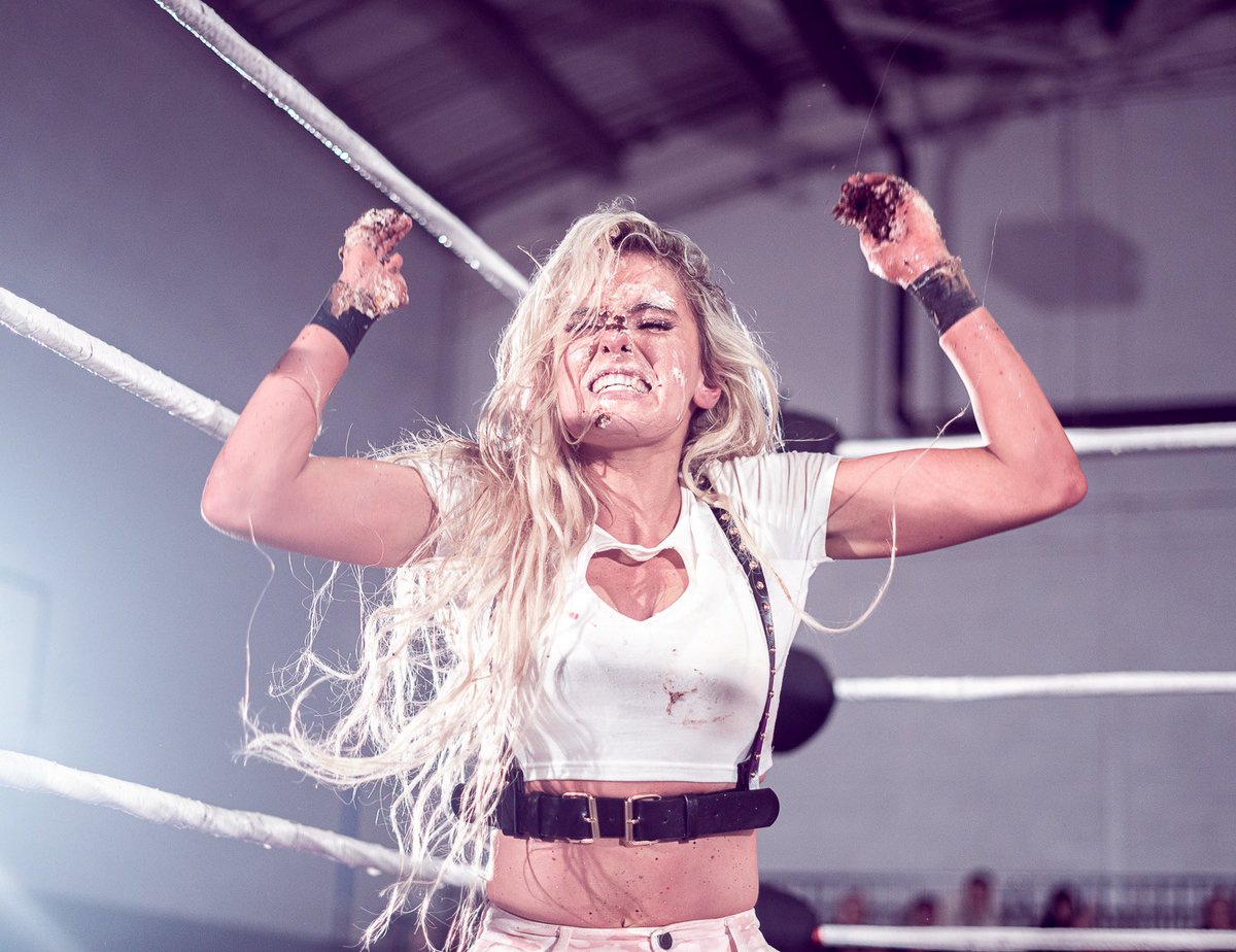 BlakeMonroeWWE's tweet photo. DREAMHOUSE DEATHMATCH

Watch live tonight or I’ll be UPSET 🧁: https://t.co/JuST4340U5 👸🏼🔪 @sovpro https://t.co/WbrgBYqy6j