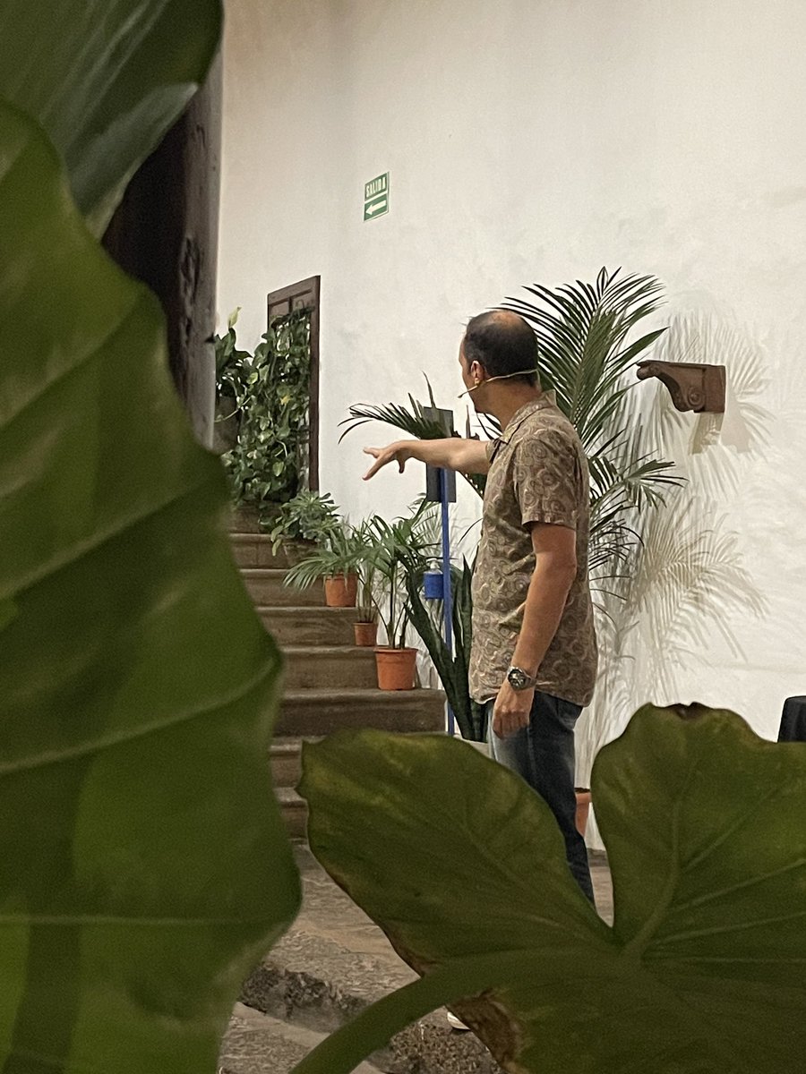 iluminacionEC's tweet photo. Venir a nuevos sitios siempre es una gratificación para nosotros. Pero si además es un sitio en el que nos sentimos como en casa, pues muchísimo mejor. Noche de cuentacuentos de finados en la @MuseoCayetano https://t.co/kEXH5wdoMP