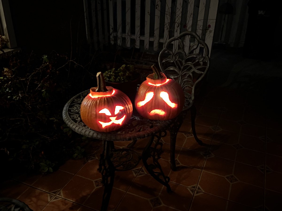 w_kol_w's tweet photo. me n clare’s pumpkins are so cute heheh https://t.co/GVi28r3ESp