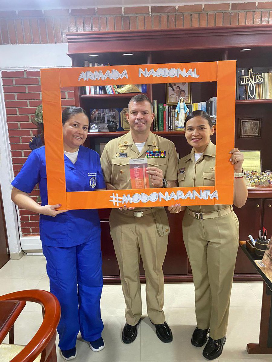 FNC_ArmadaCol's tweet photo. 📌 La Brigada de Infantería de Marina No.1 a través de la Oficina de Atención a la Familia No. 6, apoya la campaña de eliminación de violencia contra la mujer, realizando charlas a todo el personal de esta Unidad Militar. 

#ModoNaranja 🍊 https://t.co/xtMZz1ffMZ
