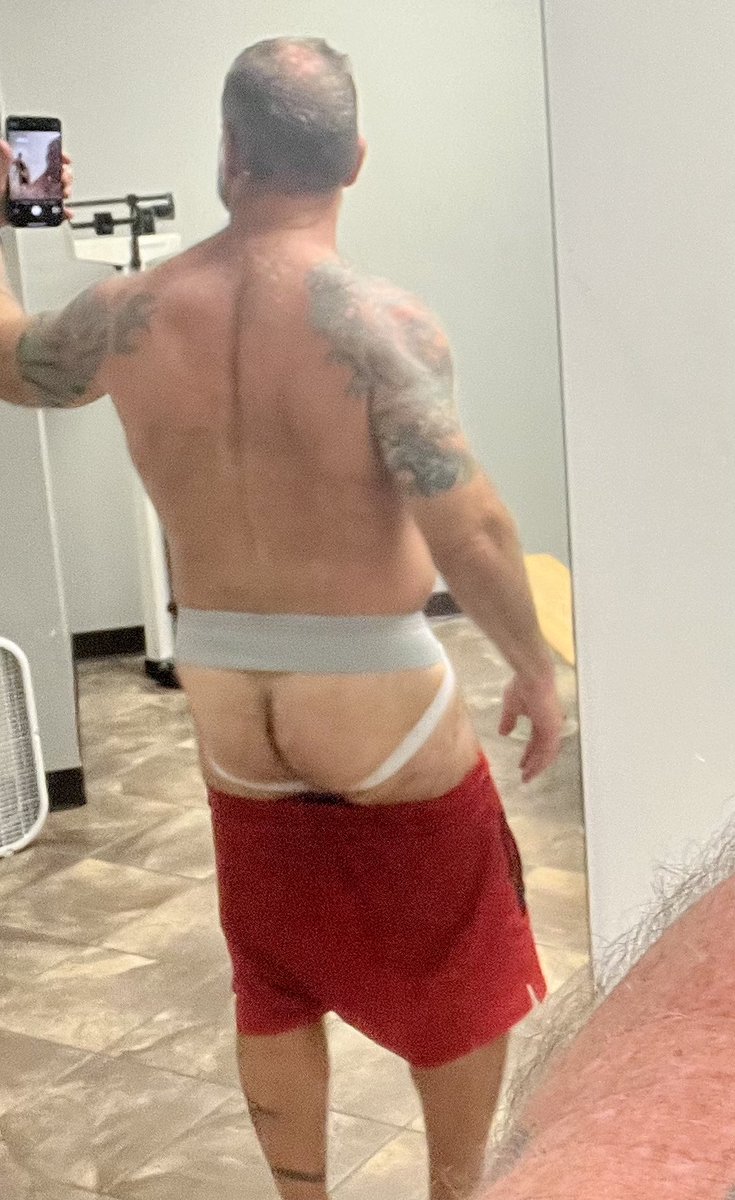 DadNxt's tweet photo. Shameless gym selfie and some sweaty humps. https://t.co/FG3aLKxDsP