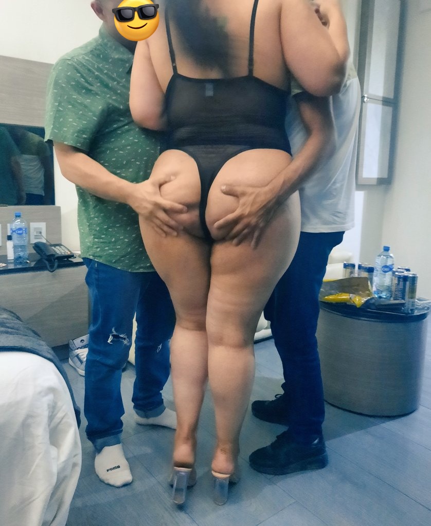 Noche de trio!
#cuckold
#hotwife
#vixen
#CulosMexicanos 
#culonatural 
#CulosQueEnloquecen 
#CulitosRicos 
#putiesposá