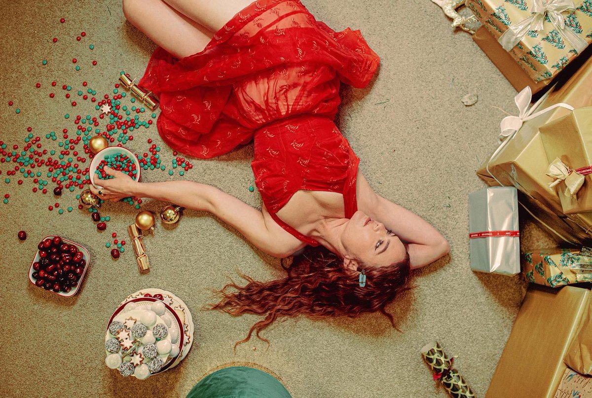 Thanks for all the love last year for the 'Everything Is Christmas' album. Christmas gifts this year? you can get the White vinyl or CD julia-stone.lnk.to/EIC + bundles which makes the perfect prezzie. Cut off to order is Dec 1 Have an amazing festive season this year! ✨🎅🏼🎄❄️