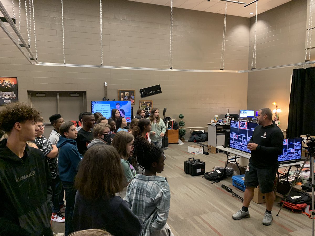 SCMPriest's tweet photo. Thank you for hosting @SCMFalcons 8th grade Media class today @StewartsCreekTV. Eyes were opened for #futureredhawks. #learnearly #EveryDayMatters #CREEK @Principal_Murry @b4volz12 @RichardsonHGR @MrsCron12 @GlapaSCMS @drclarkharrell https://t.co/84ACEWUBYC