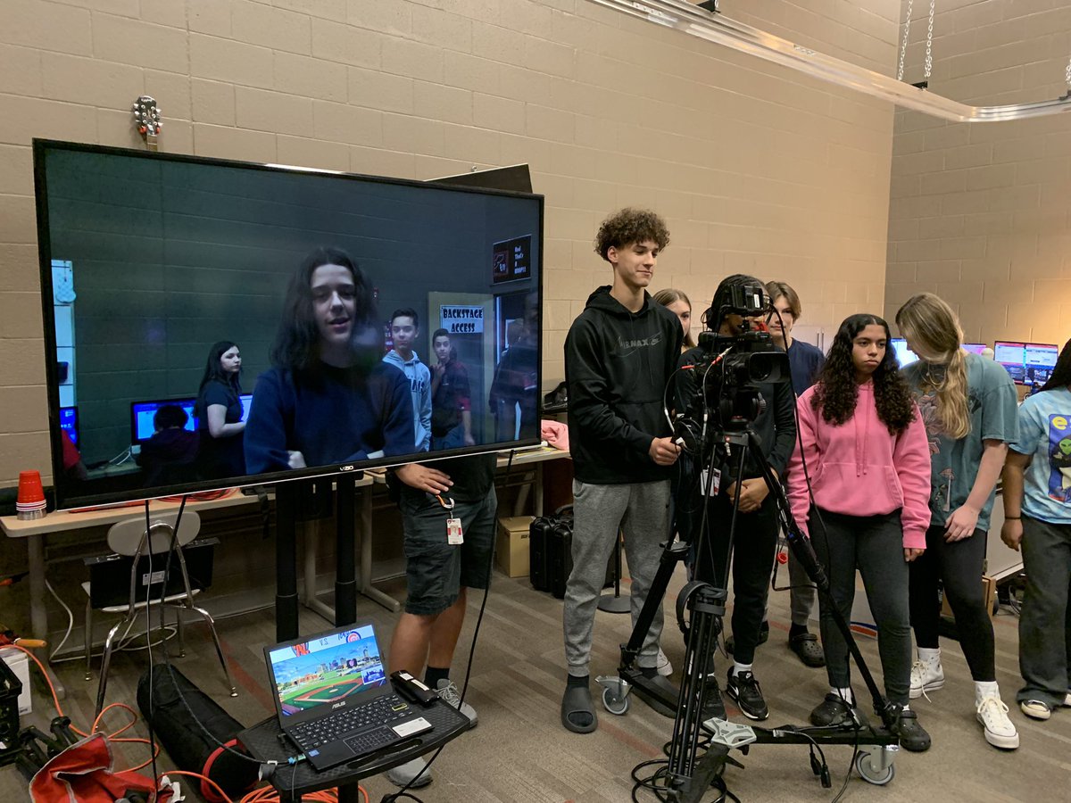 SCMPriest's tweet photo. Thank you for hosting @SCMFalcons 8th grade Media class today @StewartsCreekTV. Eyes were opened for #futureredhawks. #learnearly #EveryDayMatters #CREEK @Principal_Murry @b4volz12 @RichardsonHGR @MrsCron12 @GlapaSCMS @drclarkharrell https://t.co/84ACEWUBYC