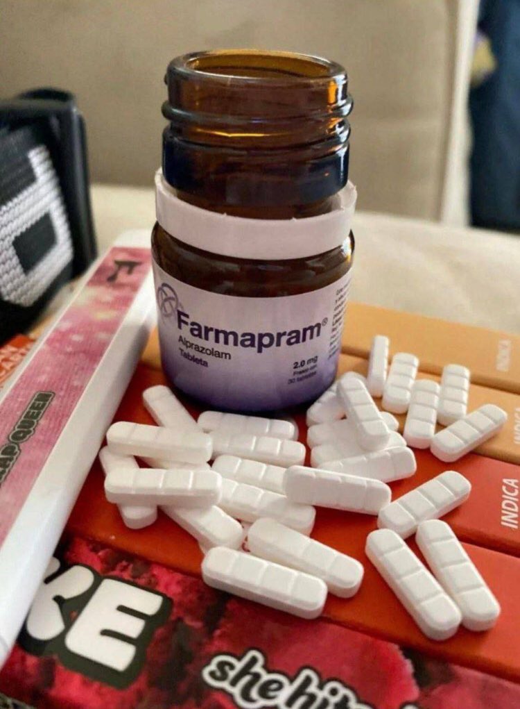 codeineleanpil1's tweet image. Xanax available