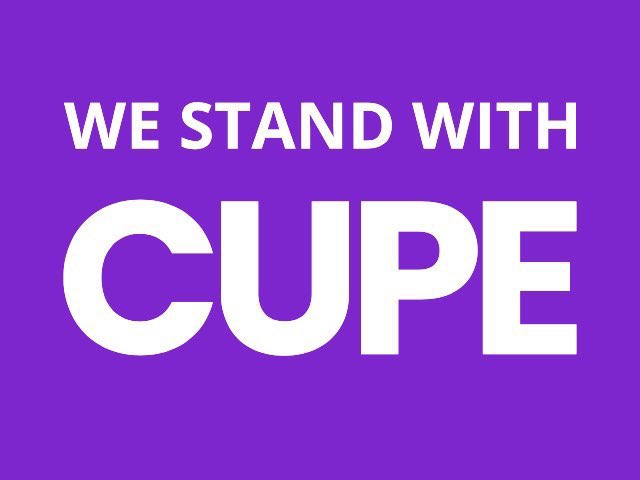 mandiemoon's tweet photo. @Sflecce This family supports CUPE &amp; will strike alongside them as they fight for a decent living wage while YOU &amp; FORD keep hurting our kids. These amazing people provide safe learning environments, care for our children &amp; give them a good education. They deserve respect &amp; better pay! 💜 https://t.co/OJPKMSsGct