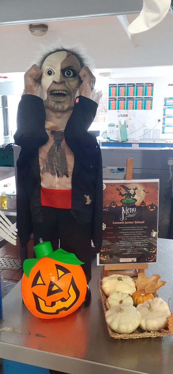 pipsy80's tweet photo. It's been 'Spooktacular' at Consett Juniors so far this week...lots of eerie goings on at lunch time and lots of fun with food for our week of Halloween themed school dinners. 🎃🔮🧟👻
#Halloween #Halloween2022 
#schools #Food #SchoolMeals #education #schoolcook #fun https://t.co/0iCHsO5VjU