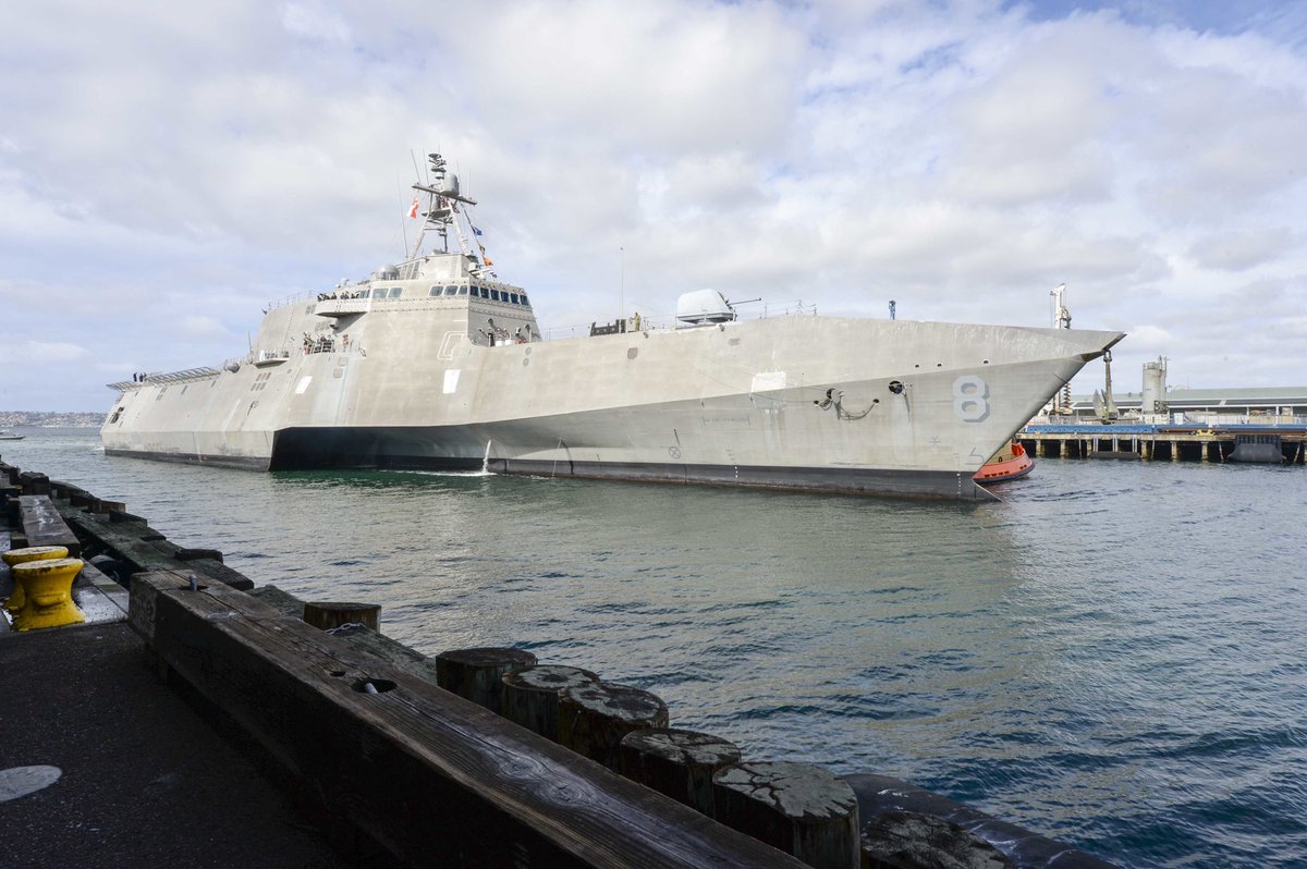 USS Montgomery and USMC vehicles arrived at Broadway Pier in downtown San Diego to participate in San Diego Fleet Week Foundation STEM Days! @USPacificFleet #C3F Stop by this weekend! For more info ⤵️ dvidshub.net/news/432498/us…