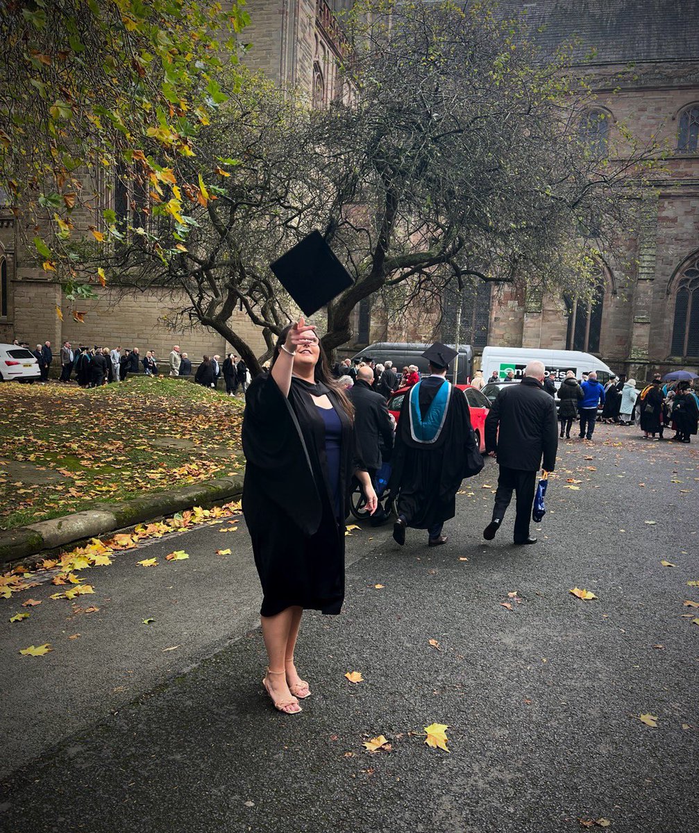 _MissSPritchard's tweet photo. Graduation day 👩🏻‍🎓 #PITE @UWprimary @education_uw https://t.co/IdcbuN3mn4