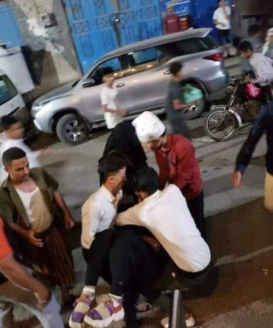 YeFeministVoice's tweet photo. #ساره_علوان حاولت إنهاء حياتها بسبب هذا المجرم الذي ابتزها بصورها وفي مجتمع ذكوري دائماً ما تكون المرأة ملامة وضحية ولا تجد من يسندها أو يساعدها لا من اهلها ولا من القضاء، سارة ليست الأولى ولن تكون الاخيرة، لذلك لأبد من إنهاء معاناة النساء اليمنيات. https://t.co/OSo9egTmnD
