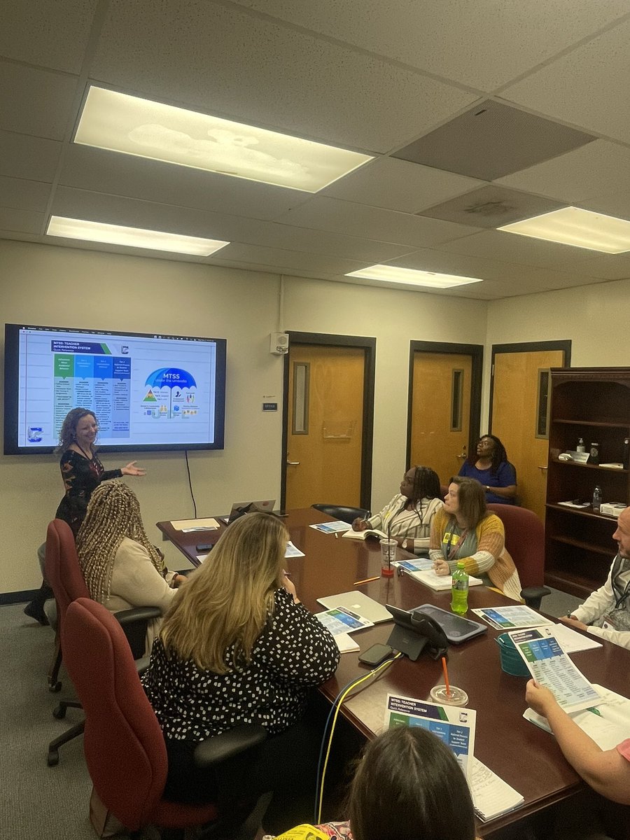 jrjackson2081's tweet photo. @CloverEagles 🦅 hosted a team from  @ECSD_SC to learn how they use @edmentum #Courseware as an MTSS resource at high school. @sewallace81 @jasonholt56 @SabrinaJ22202 @edmentumsc #EdmentumSC https://t.co/qUe1DK6rSb