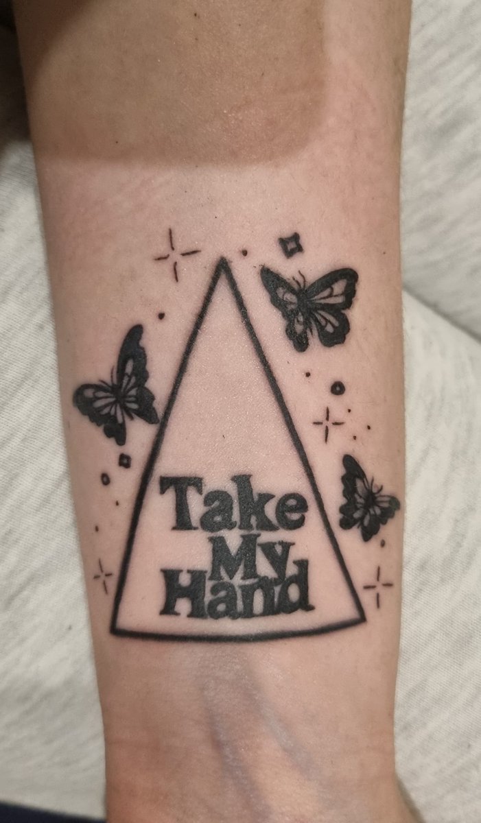 WildFlowerLJ's tweet photo. Take my hand now and forever -*

See you in the cone forever @5SOS  // Tour tattoo designed by @idiotmgc  🫶🏼 https://t.co/hyt5Tl36Ff