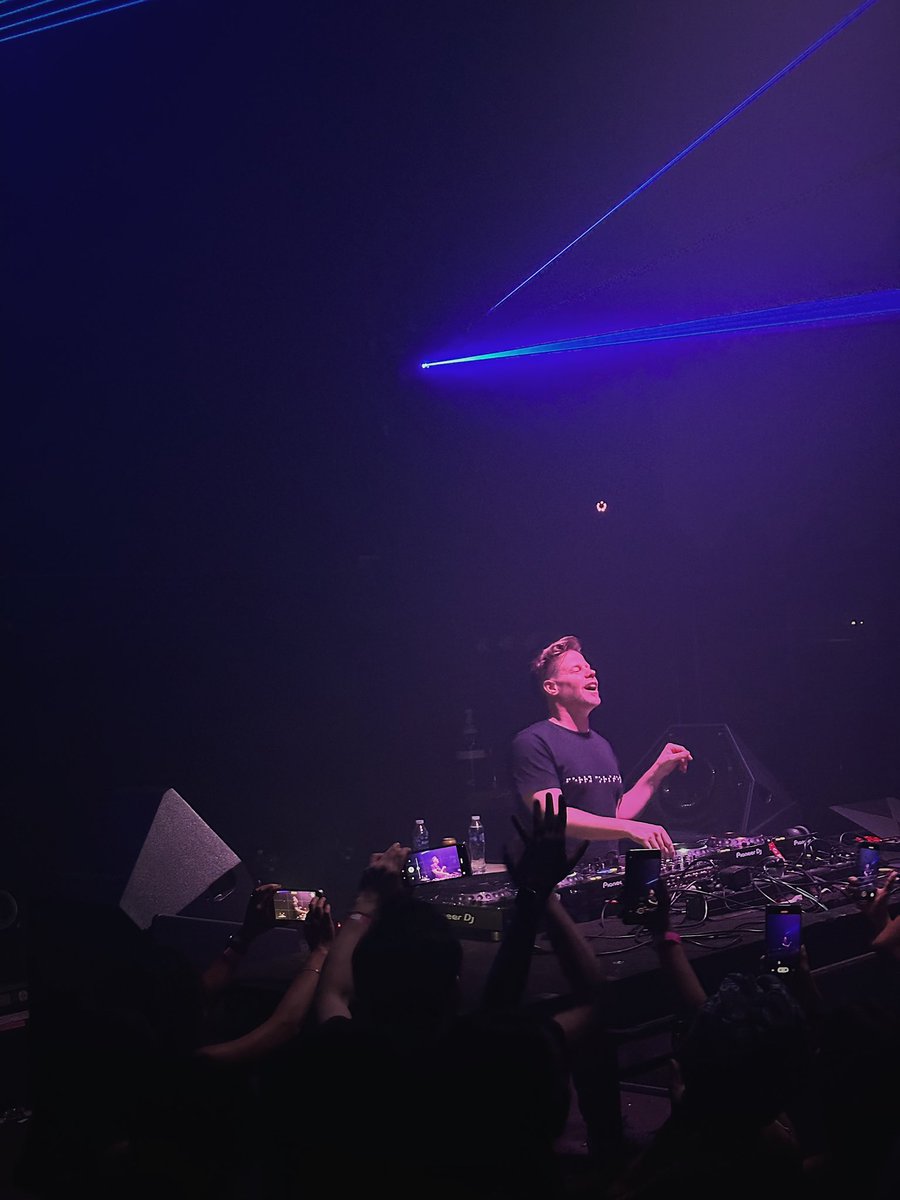 bobbytrcm's tweet photo. What a “What the F” night to he remember w/ my No.1 Dj @FerryCorsten . Your music had proven to resonated with me yet again 🖤💙🤍 https://t.co/dV67sY0rrm