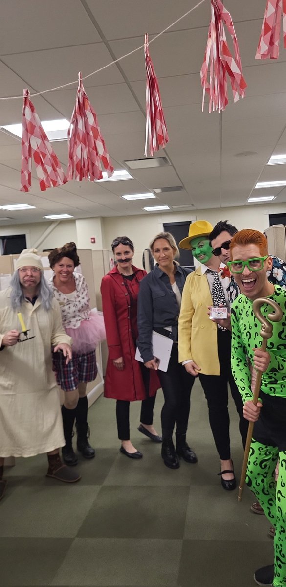 MTROGDEN's tweet photo. @JimCarrey when your co-workers do a Jim Carry themed Halloween..... https://t.co/9KpKD7khgf