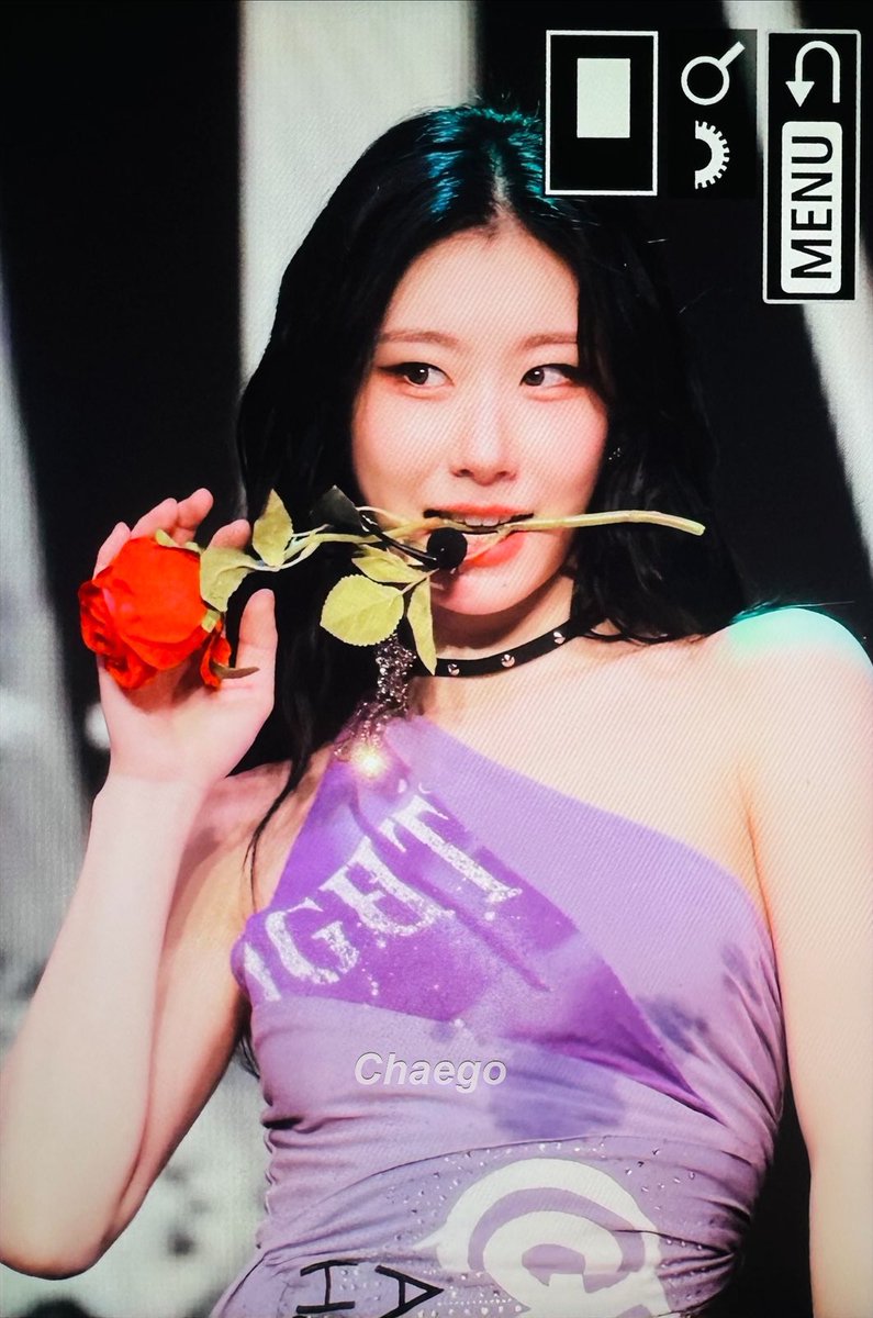 chaerpics's tweet photo. chaeryeong moment that could kill a sapphic https://t.co/A7Ag7Gk37s
