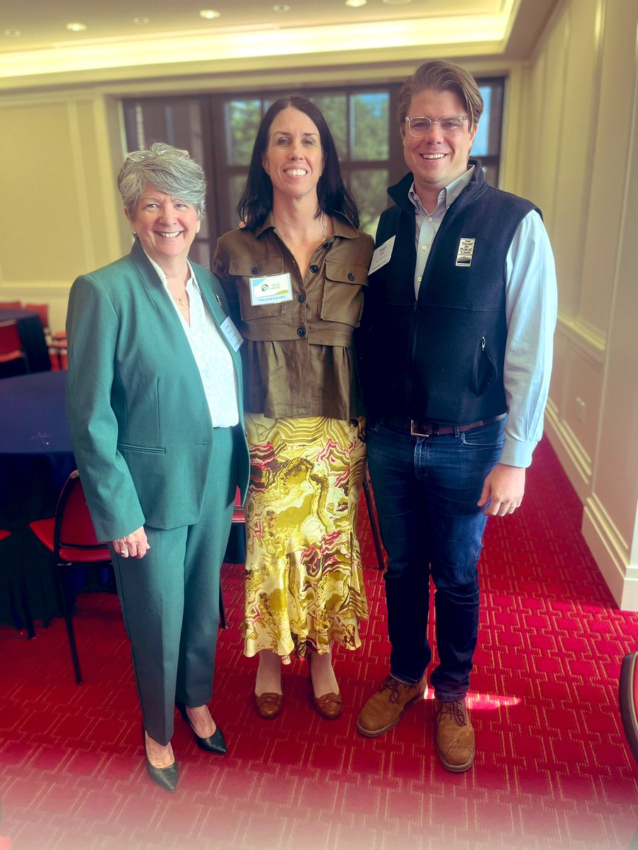 DallasCommons's tweet photo. Meeting of the minds at the @TexanbyNature #CONSERVATIONSUMMIT 💦🌳
@janettemonear, President & CEO, @Texas_Trees and #DallasWaterCommons advisory board member
@WATER_DIRECTOR Melanie Ferguson
@robertbkent, Texas State Director @tpl_org
@EJPMARKETINGCO’s Ayona Anderson https://t.co/jzOiNTVnBa