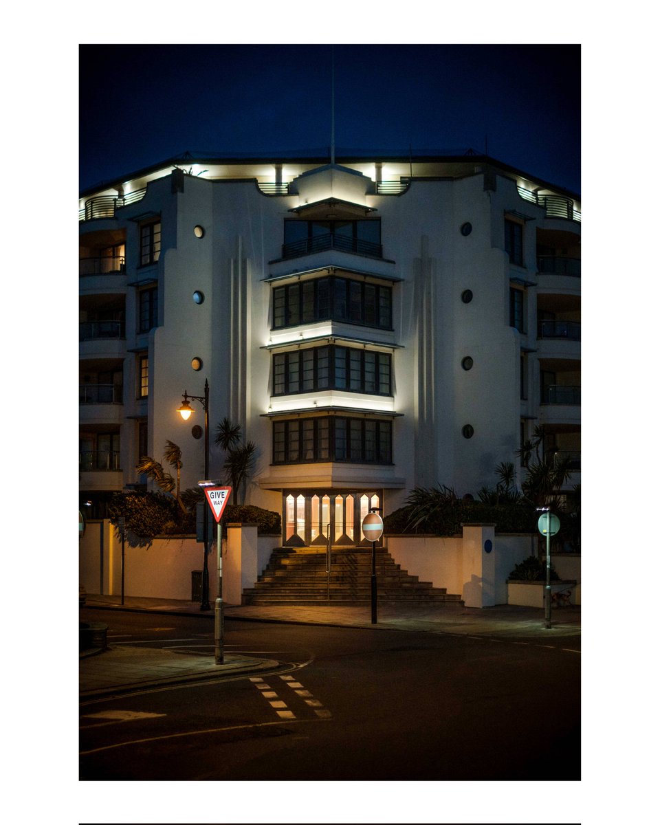 Just not thinking 'Stay Puft' one little bit...

#WeTheEphemeraLs #photographysketchbook 
#artdecoarchitecture #worthing 
#Nightscape #ghostbusters