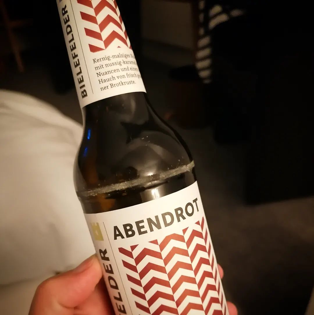 isermann_pr's tweet photo. Ein Bielefelder Bier
am Abend in Bielefeld: Das Abendrot passt hervorragend zum Abendbrot - ist richtig lecker!
🍺
#bier #malzig #abendrot #bielefelderbraumanufaktur #hopfenundmalz #NicPR #NicoleIsermann #blog #PRojektText #bloggen #kommunikation #schreiben #pr #text #redaktion https://t.co/EKbW12ENX5