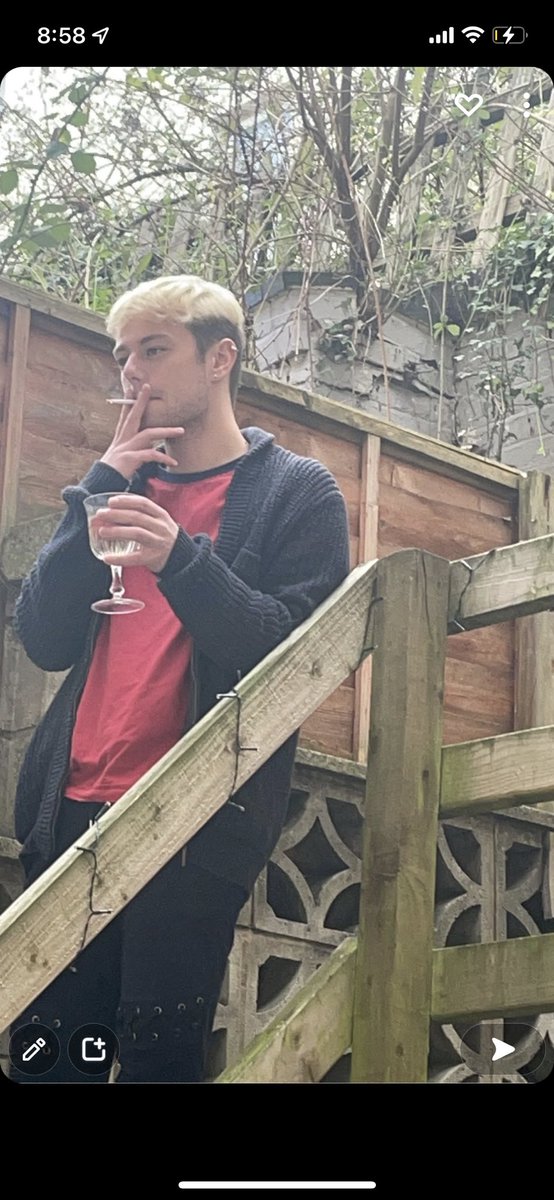 Caitlinnn tweet media