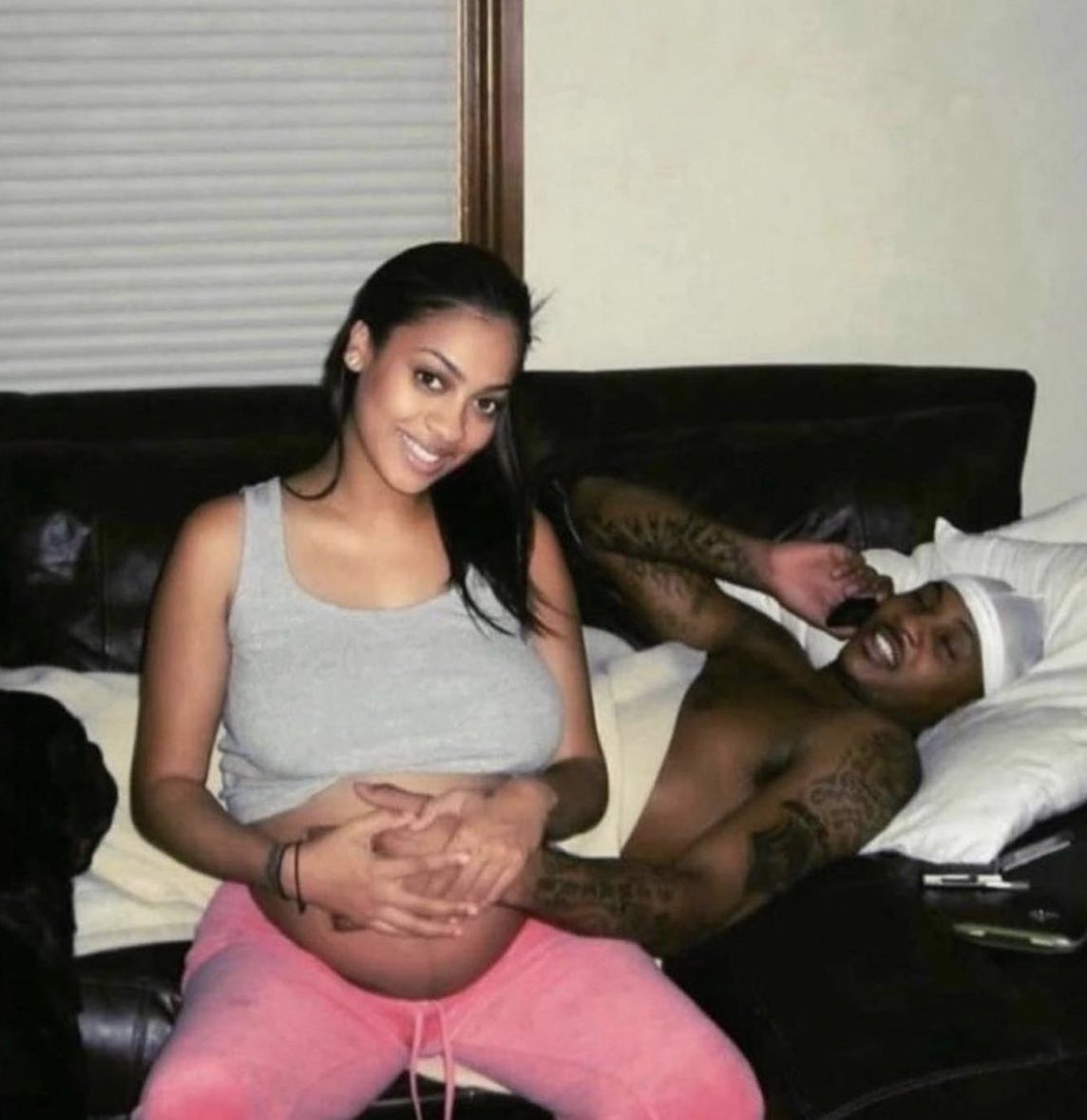 blacktwiterthrd's tweet photo. This how I expect us to be after one day of texting https://t.co/B61HoJ76h0