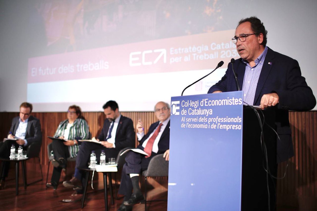 dolorsbassac's tweet photo. Hem estat debatent i reflexionant sobre els reptes de futur d’un món laboral en constant transformació. Només una pinzellada de 5 minuts.Però el conseller @rogertorrent  ha anunciat fer-ho de manera més profunda en el 1er Congres de Treball Abril 2023. https://t.co/AZlVupy4ZF