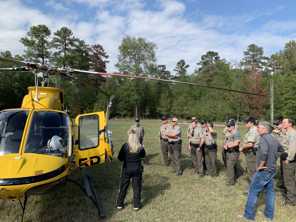 TPWDParksPolice's tweet photo. State Park Police Officers in East Texas conducting helicopter landing training.
#copjobs #lifeisbetteroutside
@TPWDnews @TPWDparks https://t.co/pppkfhu0uH