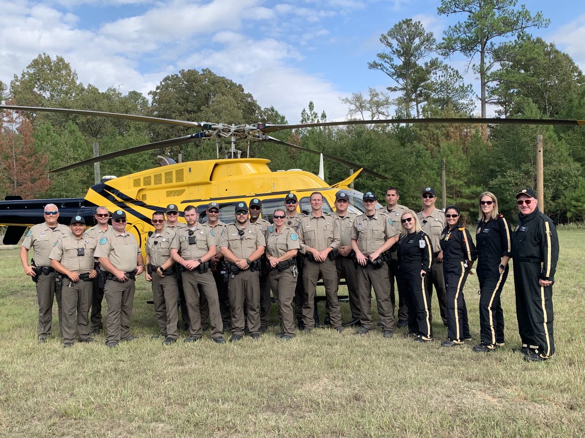 TPWDParksPolice's tweet photo. State Park Police Officers in East Texas conducting helicopter landing training.
#copjobs #lifeisbetteroutside
@TPWDnews @TPWDparks https://t.co/pppkfhu0uH