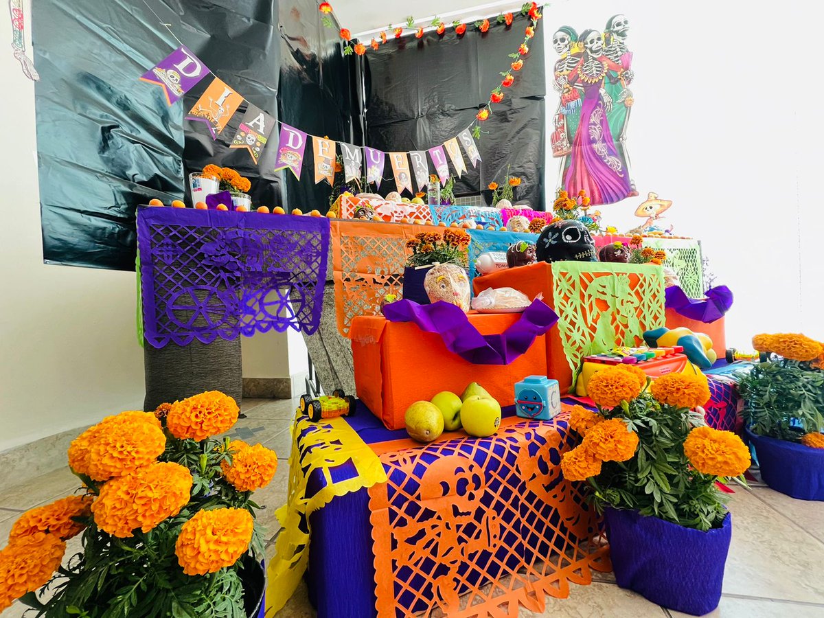 arturoled10's tweet photo. Hoy celebramos el #DíaDeMuertos2022 ☠️ en @AjuscoMedio 🏥 con nuestra tradicional #Ofrenda 🇲🇽💀#AGL #HGAM #UTAM #AjuscoMedioEnLoMásAlto ⛰️ – en Hospital General Ajusco Medio https://t.co/qr3C3GVMAA
