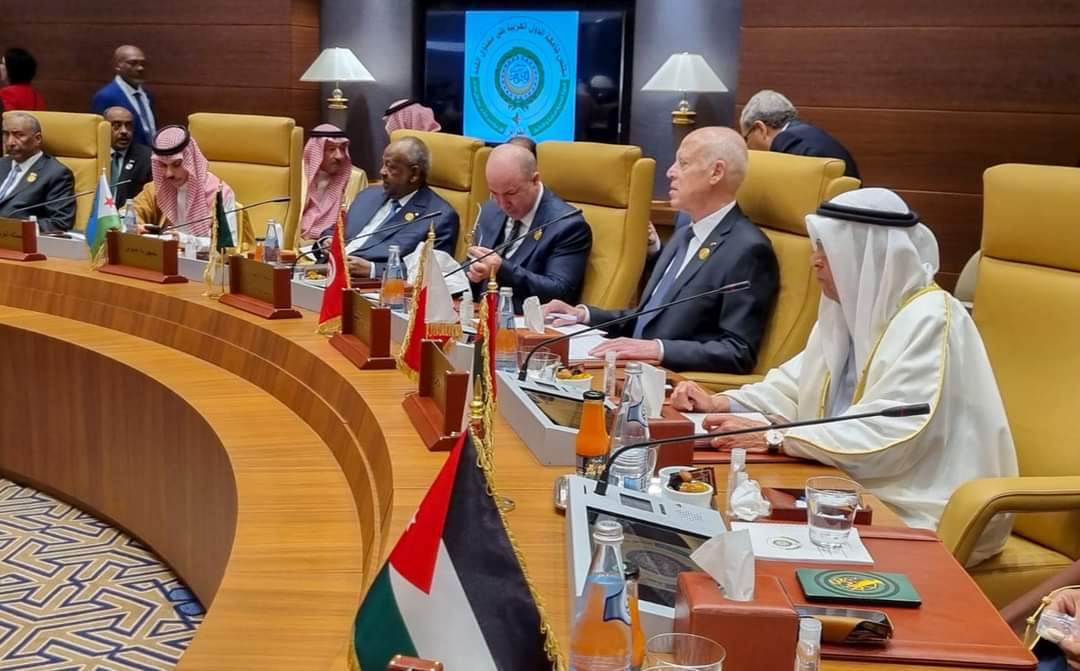 halouanim's tweet image. يجب أن نستمر في تنضيم القمم إلى أن يأتي جيلا يحقق للأمة العربية  ما عجز عن تحقيقه اجدادهم