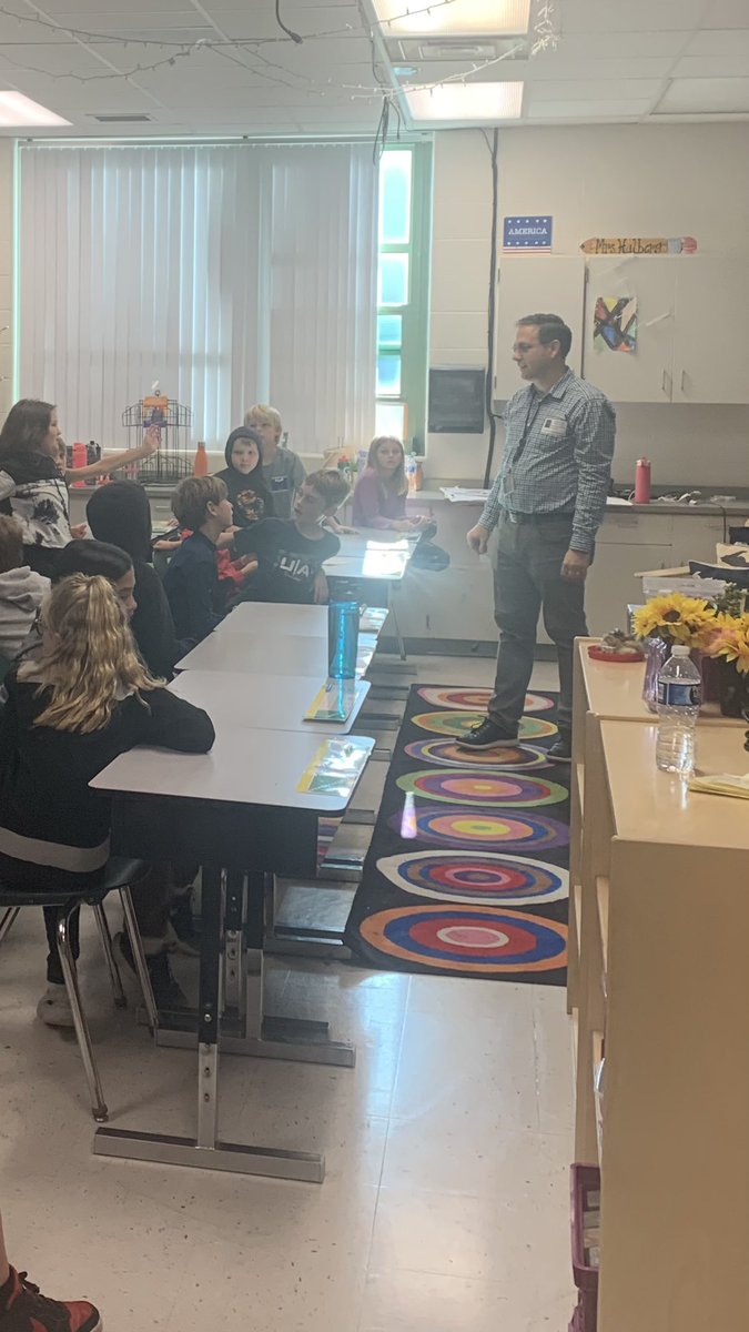 Rich Pollman, meterologist from the National Weather Service came to talk to our 4th-grade classes.
<a href="/HowellTFE/">Three Fires Elementary</a> <a href="/HowellMISchools/">Howell Schools</a> #scienceiscool #nonfiction🔥🔥🔥🌪🌦⚡️