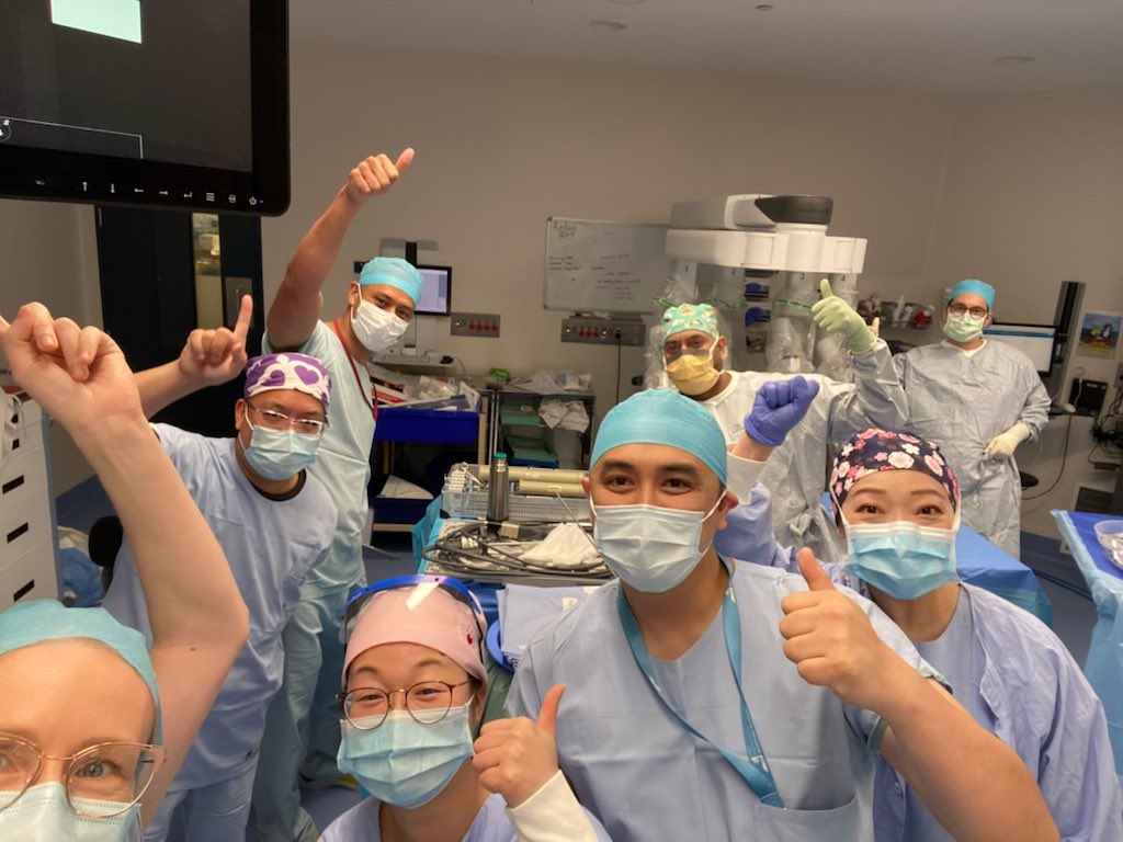 First UDIVERT case completed at Royal Prince Alfred Hospital. RCT comparing intracorporeal (robotic) v extracorporeal (open) urinary reconstruction in patients undergoing bladder removal. Thanks everyone for a wonderful team effort. @RPA_IAS @device_robotics @DrMarniqueB @drruban