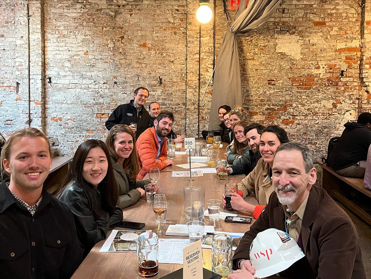 We have plenty of space for everyone! Get back in the work grove with a mid-week #happyhour stop at @houstonhallNYC with the team.
📸: @ulinewyork
