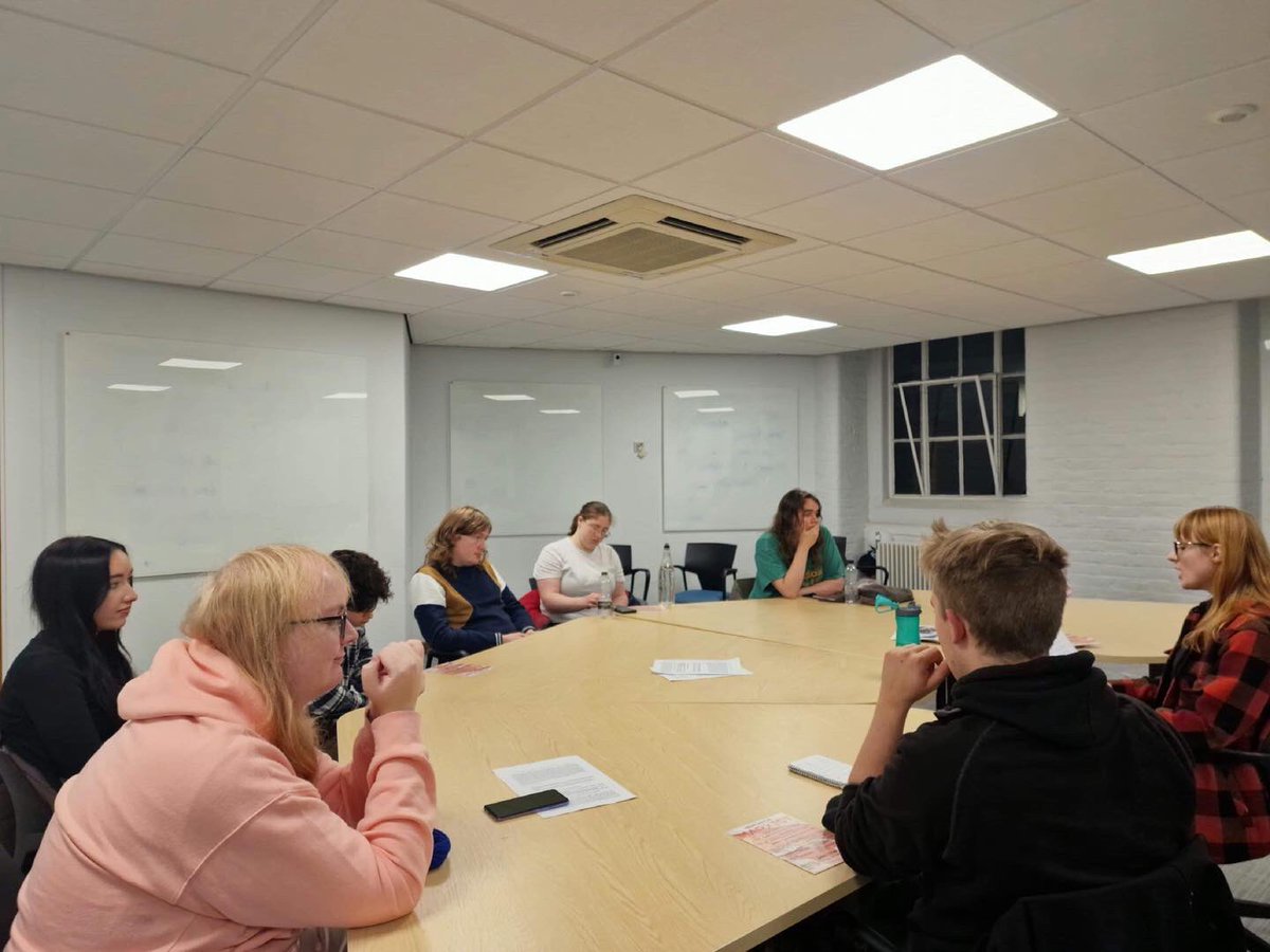 Newcastle Marxists spreading revolutionary ideas and chatting about our gal Rosa Luxemburg at the Marxist Society. Join us at the RMT picket line this Saturday at 11am, at central station ✊✊✊