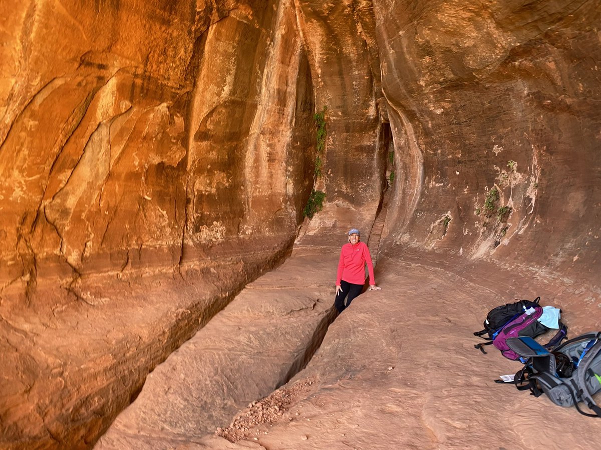 CathHelowicz's tweet photo. Time flies! Just a week ago I was hiking 8-9 miles a day and climbing up into caves in #Sedona
#vacation
#BirthingCave
#SubwayCave
#hiking #hikingadventures https://t.co/5o5dvkU6dW