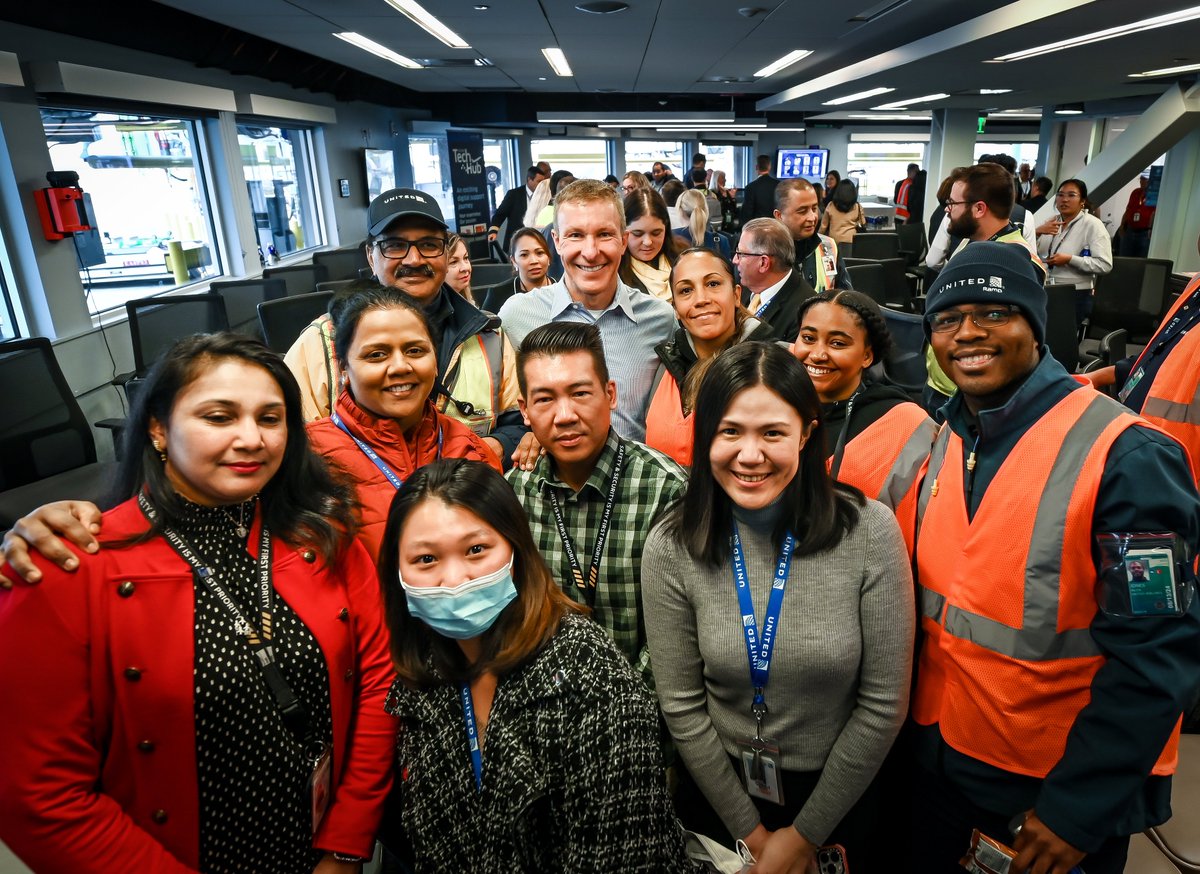 @JanetLamkin @united @Auggiie69 @MikeHannaUAL @Maggie_Ronan @annie54c @sychew51 @almira_sam Such an informative Town Hall led by Scott Kirby in SFO today. Our team appreciates the visit!! #sfowheregoodleadstheway #beingunited #teamsfo